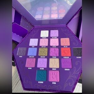 Jeffree Star Purple Velvet Eyeshadow Palette